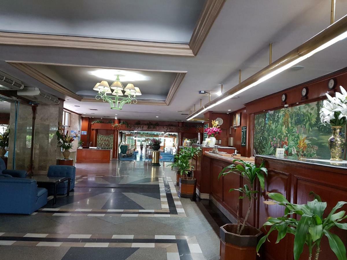The Park Hotel Sukhumvit 7 Bangkok Exterior photo