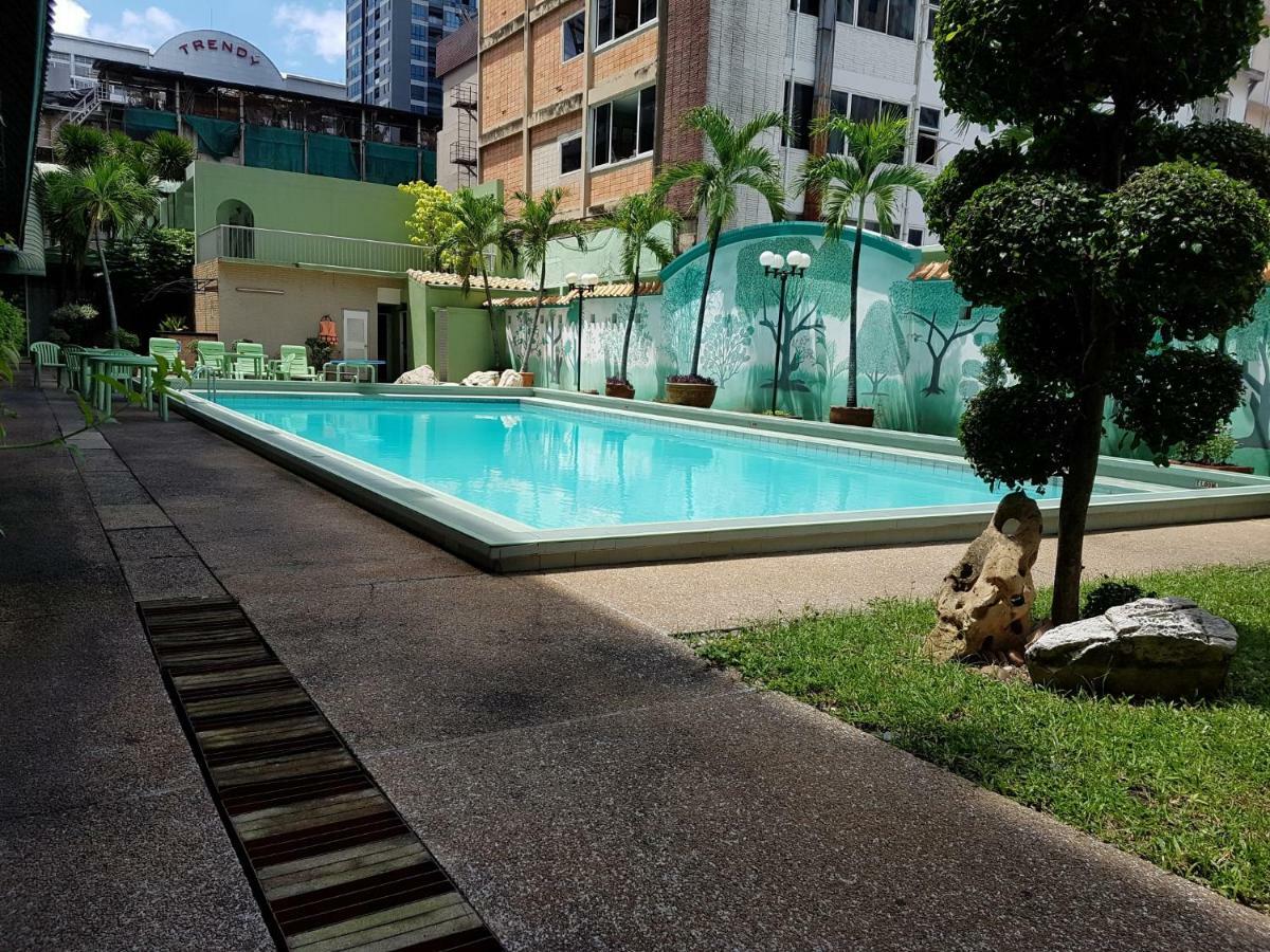 The Park Hotel Sukhumvit 7 Bangkok Exterior photo
