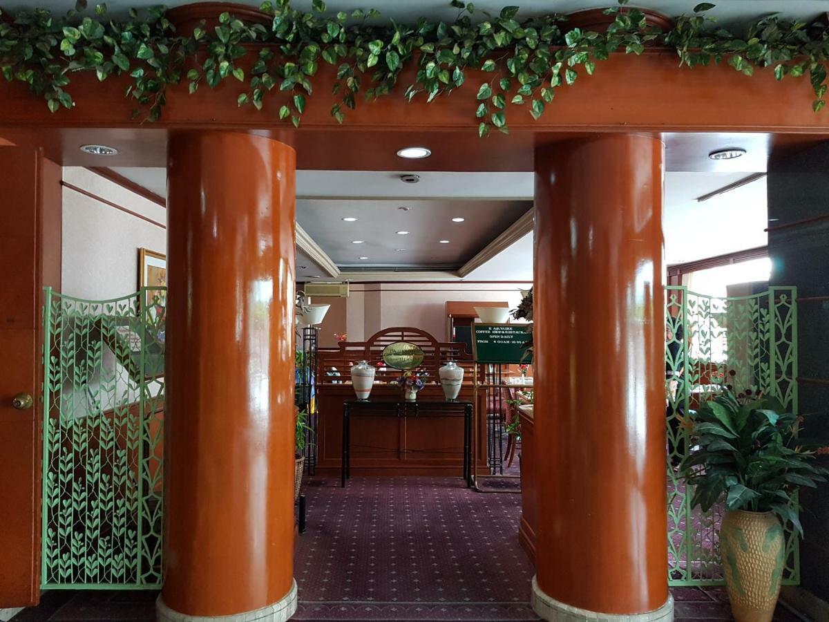 The Park Hotel Sukhumvit 7 Bangkok Exterior photo
